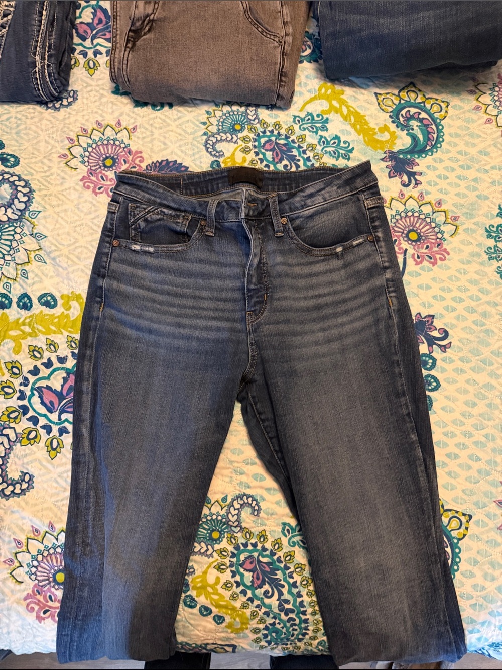 BKE Women's Faded Blue Straight Leg Jeans